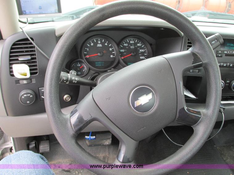 image for item B2995 2008 Chevrolet Silverado pickup truck