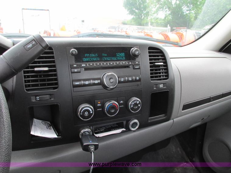 image for item B2995 2008 Chevrolet Silverado pickup truck