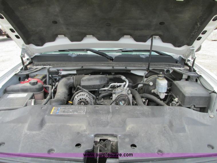 image for item B2995 2008 Chevrolet Silverado pickup truck