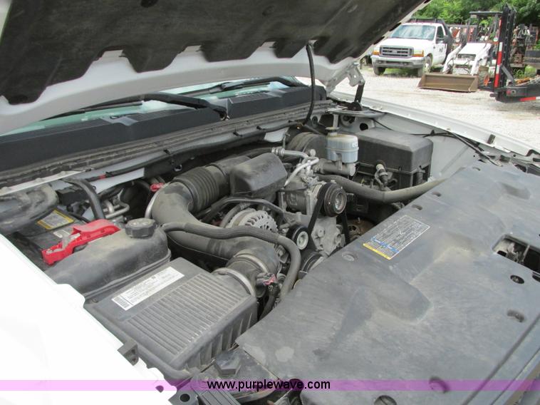 image for item B2995 2008 Chevrolet Silverado pickup truck