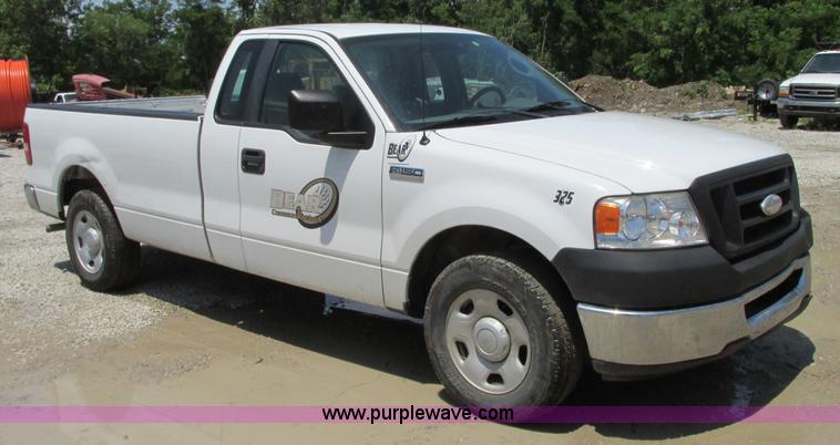 image for item B2996 2007 Ford F150 XL pickup truck