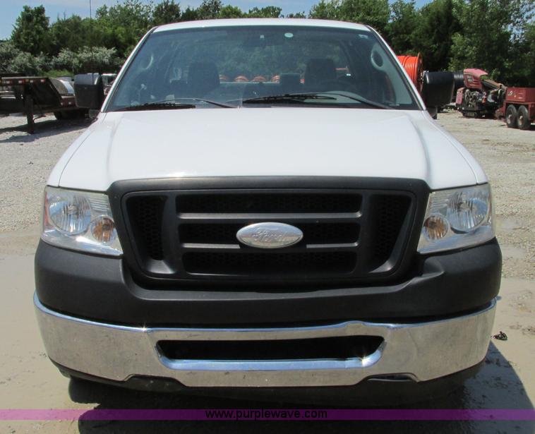 image for item B2996 2007 Ford F150 XL pickup truck