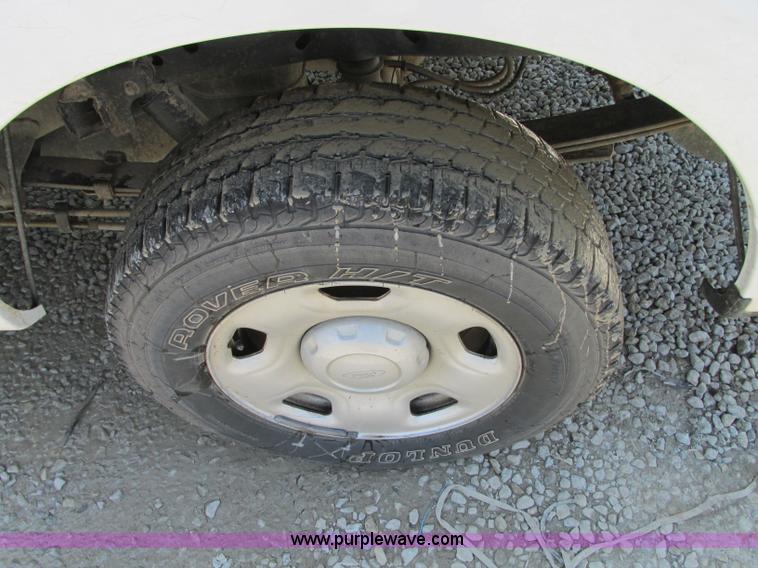 image for item B2996 2007 Ford F150 XL pickup truck