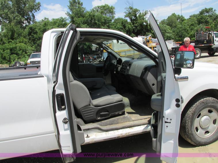 image for item B2996 2007 Ford F150 XL pickup truck