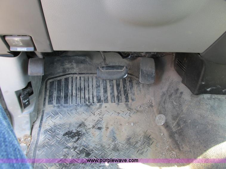 image for item B2996 2007 Ford F150 XL pickup truck