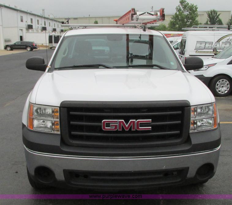 image for item B2997 2008 GMC Sierra 1500 pickup truck