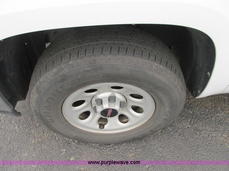 image for item B2997 2008 GMC Sierra 1500 pickup truck