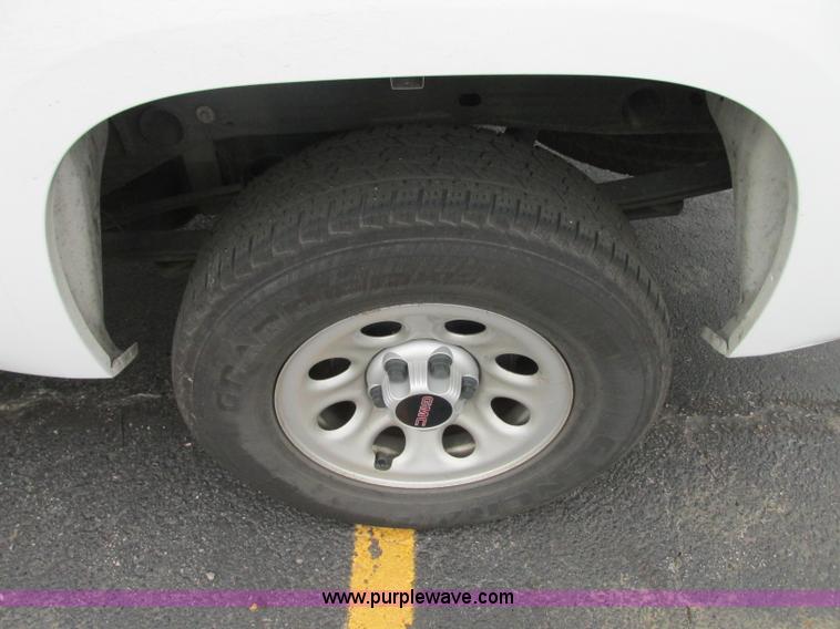 image for item B2997 2008 GMC Sierra 1500 pickup truck