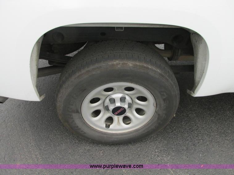 image for item B2997 2008 GMC Sierra 1500 pickup truck