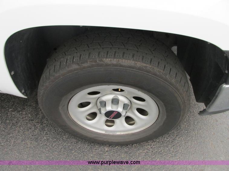 image for item B2997 2008 GMC Sierra 1500 pickup truck