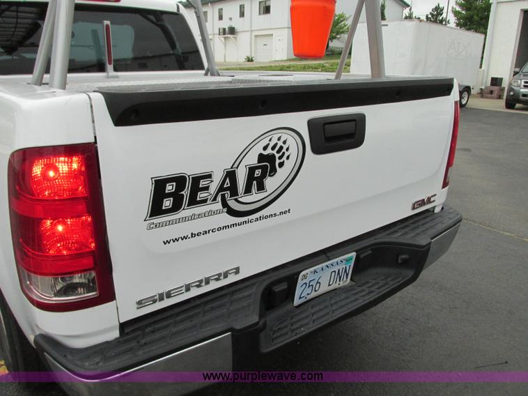image for item B2997 2008 GMC Sierra 1500 pickup truck