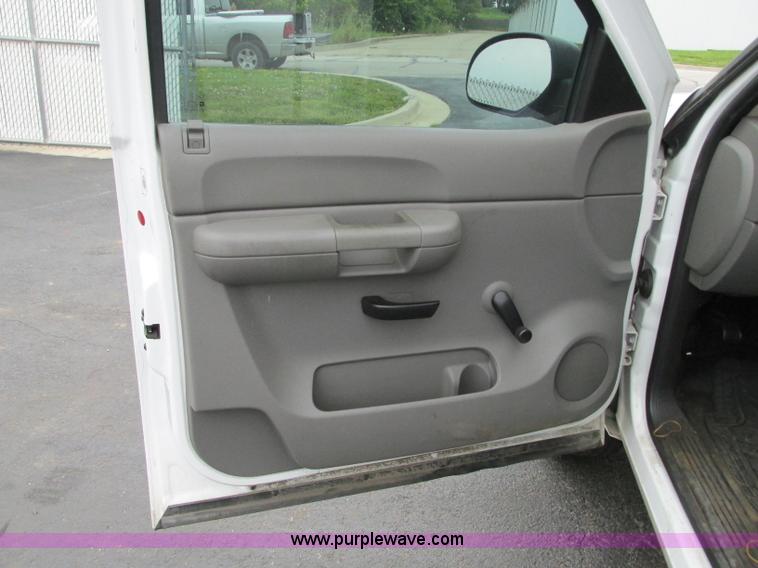 image for item B2997 2008 GMC Sierra 1500 pickup truck