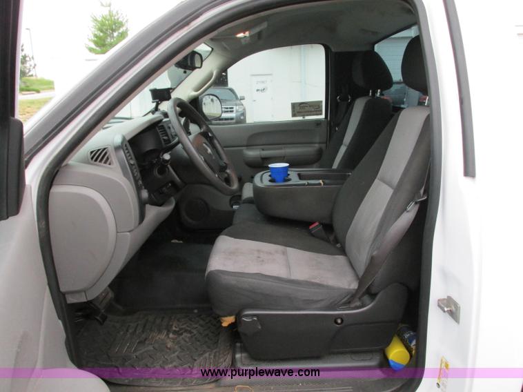 image for item B2997 2008 GMC Sierra 1500 pickup truck