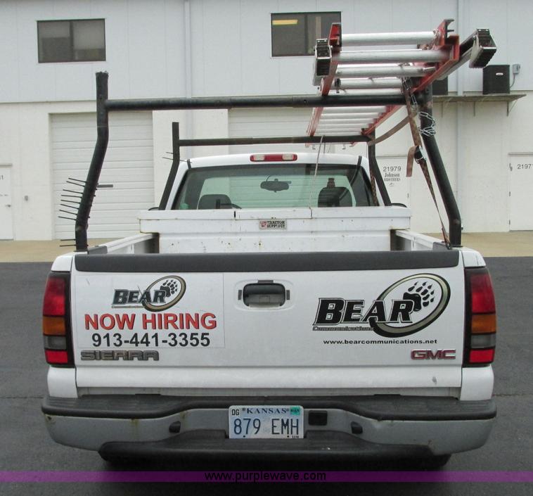 image for item B3000 2006 GMC Sierra 1500 pickup truck