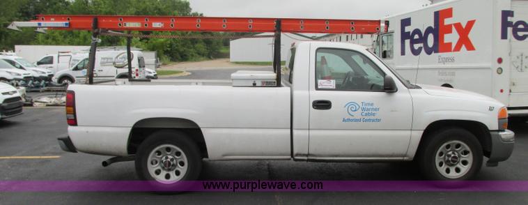 image for item B3000 2006 GMC Sierra 1500 pickup truck