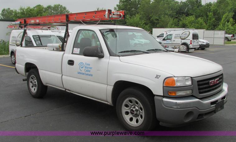 image for item B3000 2006 GMC Sierra 1500 pickup truck