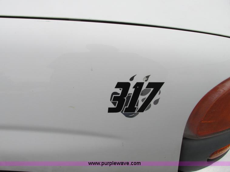 image for item B3000 2006 GMC Sierra 1500 pickup truck