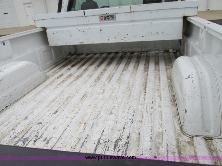 image for item B3000 2006 GMC Sierra 1500 pickup truck