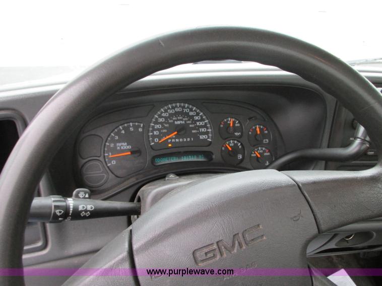 image for item B3000 2006 GMC Sierra 1500 pickup truck