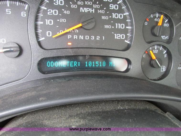 image for item B3000 2006 GMC Sierra 1500 pickup truck