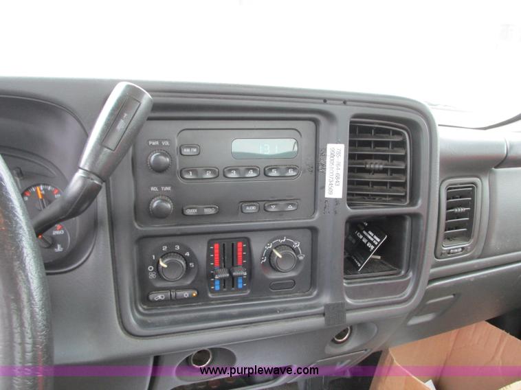 image for item B3000 2006 GMC Sierra 1500 pickup truck