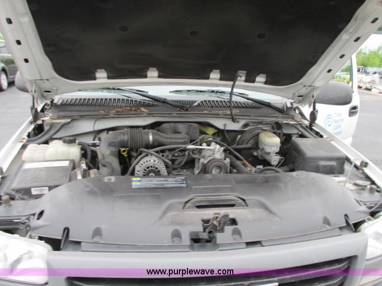 image for item B3000 2006 GMC Sierra 1500 pickup truck