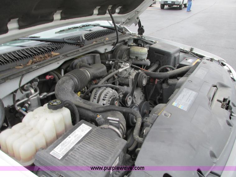 image for item B3000 2006 GMC Sierra 1500 pickup truck