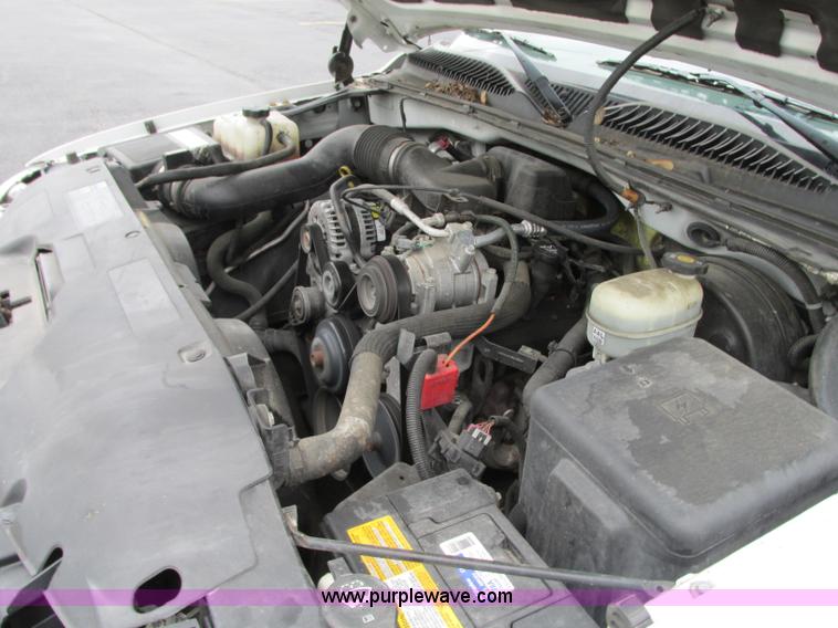 image for item B3000 2006 GMC Sierra 1500 pickup truck