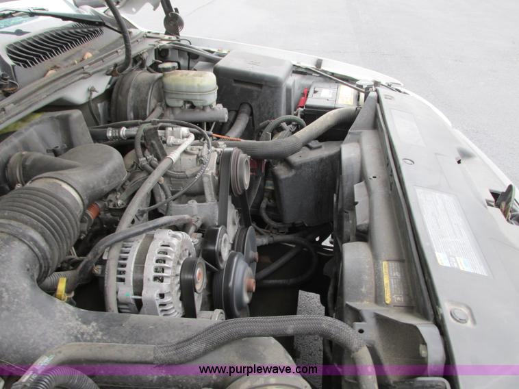 image for item B3000 2006 GMC Sierra 1500 pickup truck