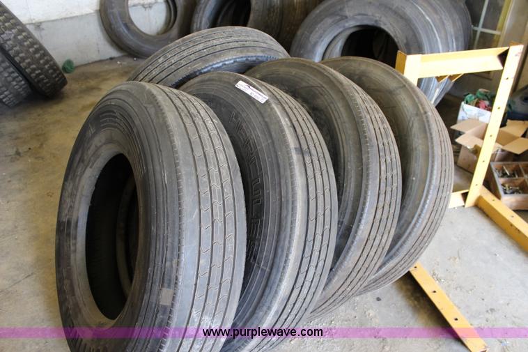image for item BO9253 (5) assorted 11R22.5 recap tires