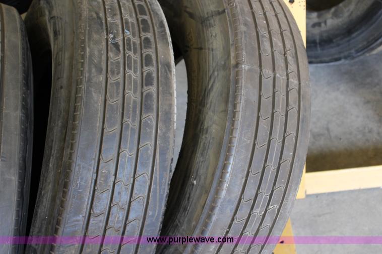 image for item BO9253 (5) assorted 11R22.5 recap tires