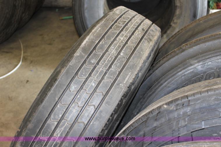 image for item BO9253 (5) assorted 11R22.5 recap tires