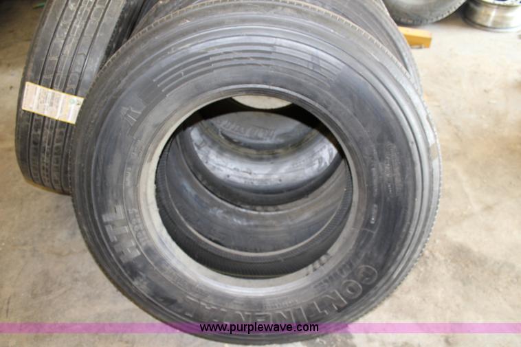 image for item BO9253 (5) assorted 11R22.5 recap tires