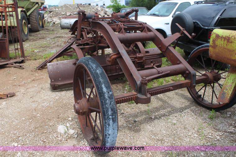 image for item BO9364 Galion G7079A pull type scraper