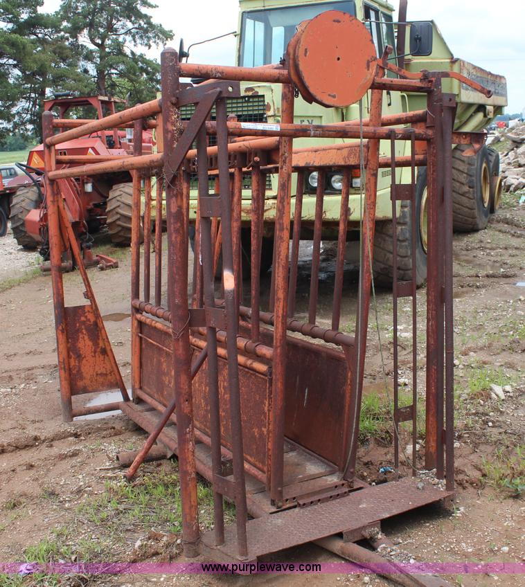 image for item BO9365 Cattle chute