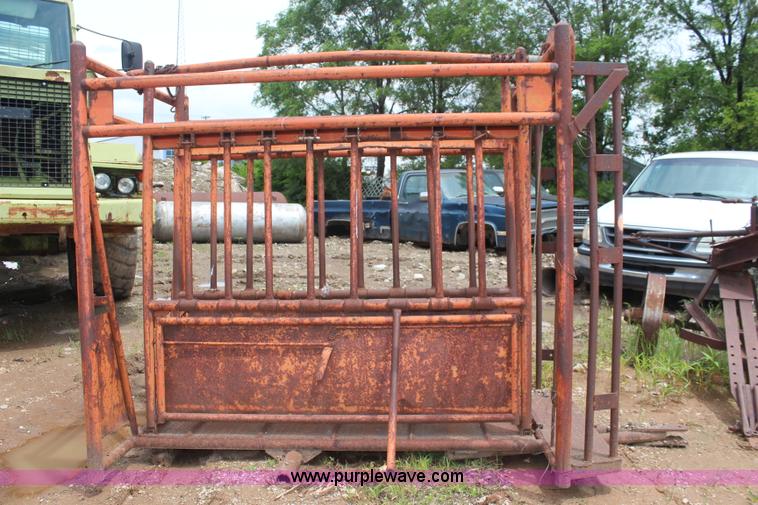 image for item BO9365 Cattle chute