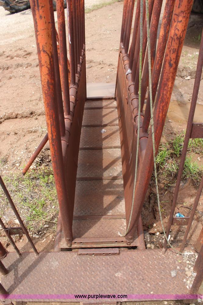 image for item BO9365 Cattle chute