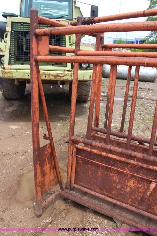 image for item BO9365 Cattle chute