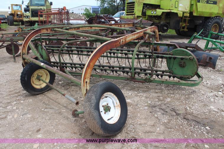 image for item BO9367 John Deere 896A side delivery rake