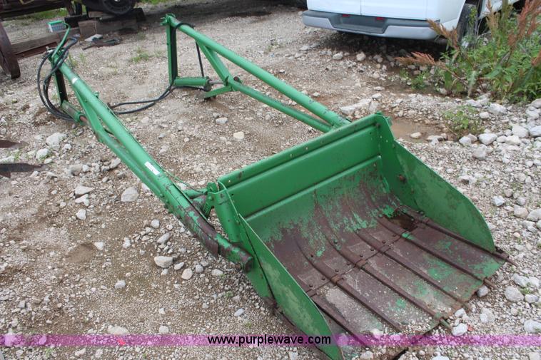 image for item BO9370 John Deere trip loader