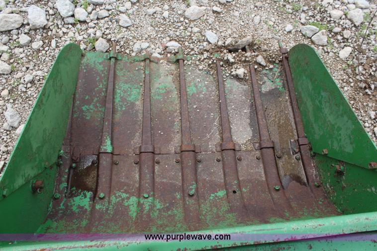 image for item BO9370 John Deere trip loader