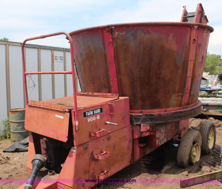 image for item BO9381 Farm Hand 900B tub grinder