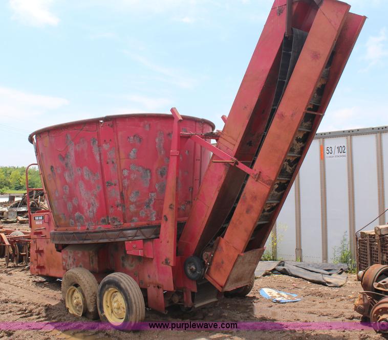 image for item BO9381 Farm Hand 900B tub grinder