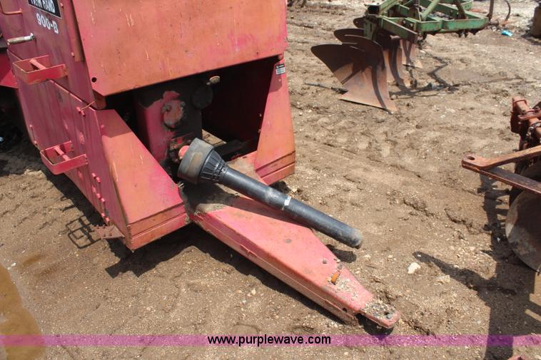 image for item BO9381 Farm Hand 900B tub grinder