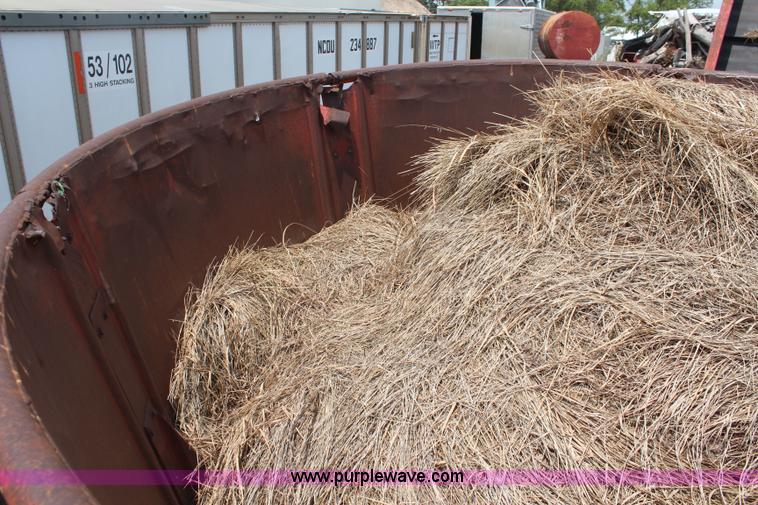 image for item BO9381 Farm Hand 900B tub grinder