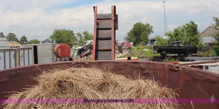 image for item BO9381 Farm Hand 900B tub grinder