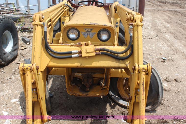 image for item BO9383 Massey-Ferguson MF204 tractor