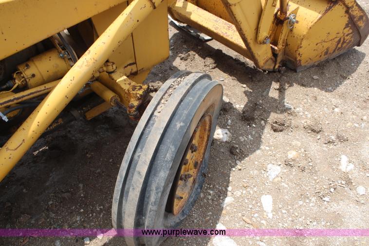 image for item BO9383 Massey-Ferguson MF204 tractor