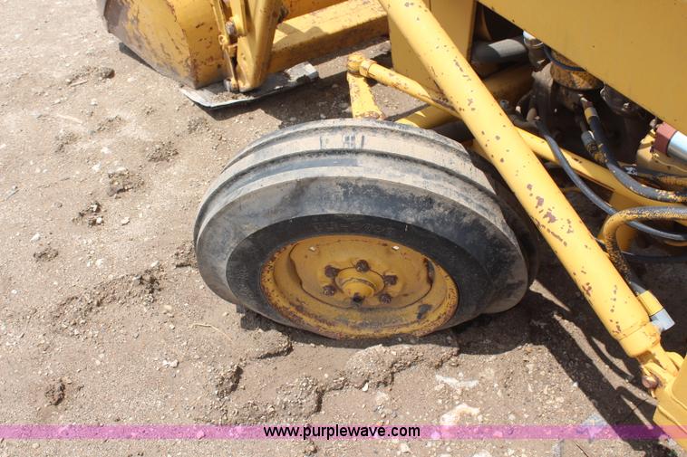 image for item BO9383 Massey-Ferguson MF204 tractor