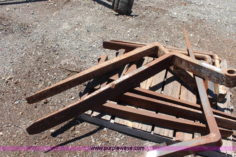 image for item BO9395 Assorted pallet forks